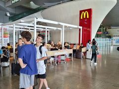 -麦当劳(广州南站B10检票口楼上)
