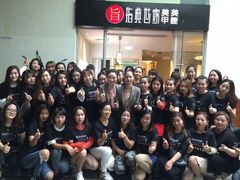 外出观摩-首脑美容美发化妆美甲培训学校(龙岗校区)