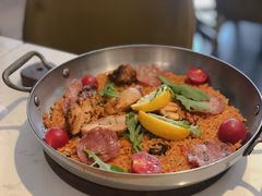 匈牙利香料鸡肉色拉米肠烤饭-开间茶馆·围炉煮茶