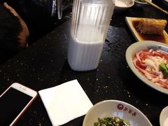 -茅草房·河畔园林火锅