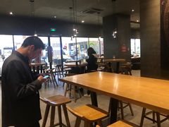 大堂-星巴克臻选(舟山凯虹广场店)