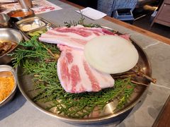 -草家酱蟹炭火烤肉店(珲春南路一店)