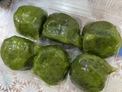 艾草汁蛋黄豆沙青团-王家沙点心店(西康路店)