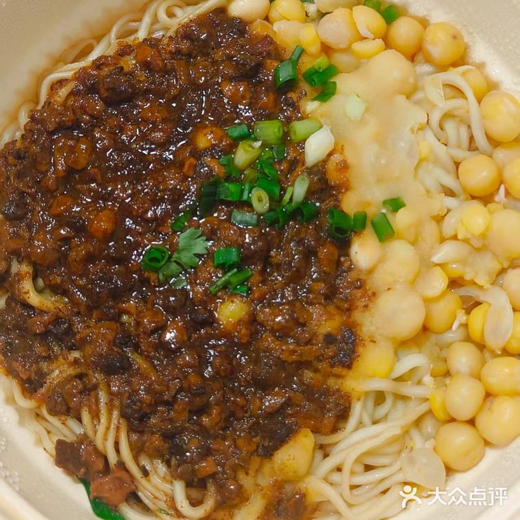 绵绵密密的兵哥豌杂面，肉酱好香