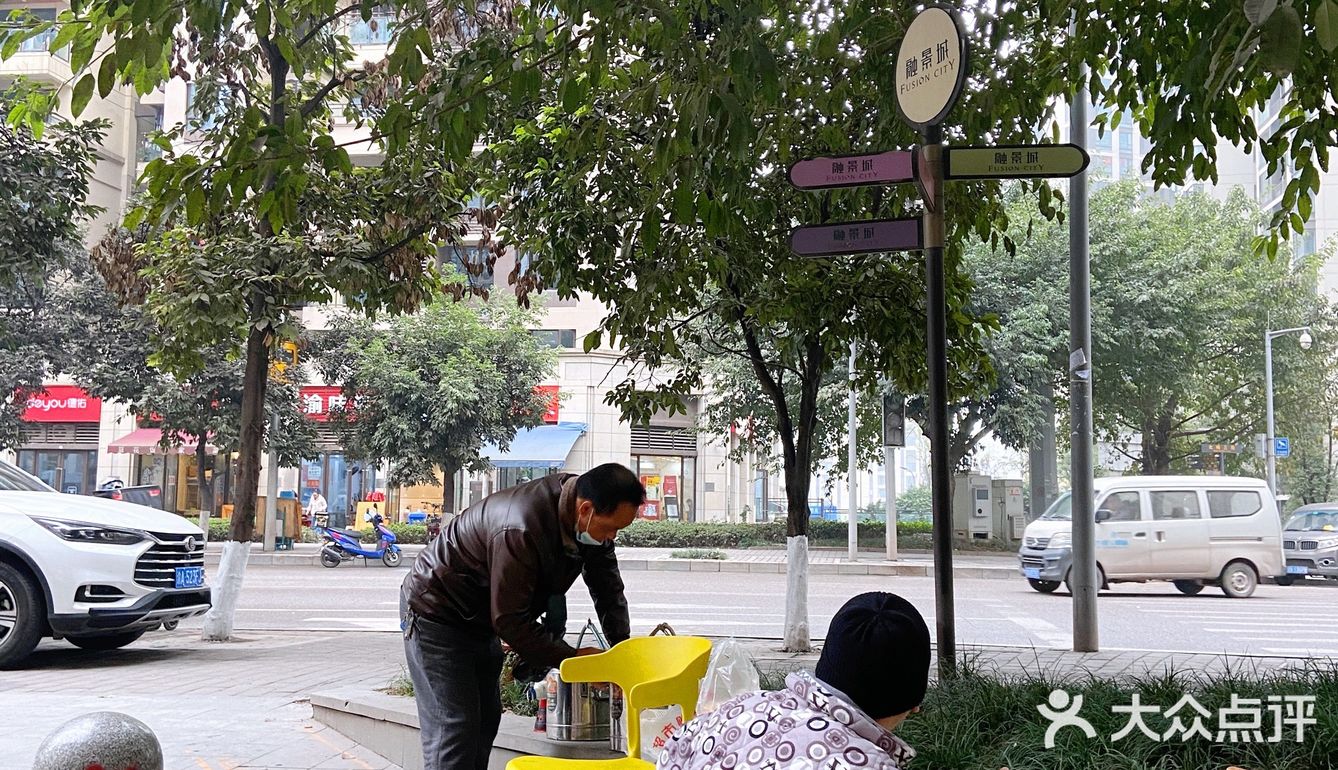 偶遇挑挑肥肠，简直就是下饭神器