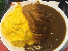 咖喱吉列猪扒蛋包饭-津津飯堂