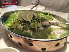 青柠檬酸汤明炉鱼-金椰壳· 大厨新加坡菜(壹方城店)