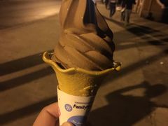 -全家便利店(洛川东路店)