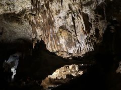 -波斯托伊纳溶洞