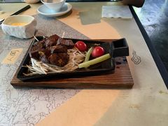 -穹六人间 people 6(岳阳路店)