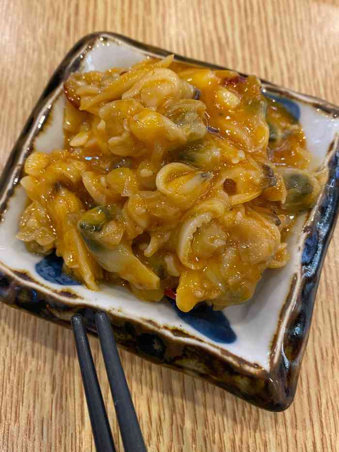 两贯日式料理(百联曲阳购物中心店)-"工作日中午人不多也基本坐满了