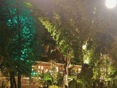 -茅草房·河畔园林火锅