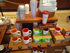 零售区-星巴克臻选(广州沙面店)