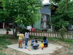 小朋友玩的不亦乐乎-古韵山庄