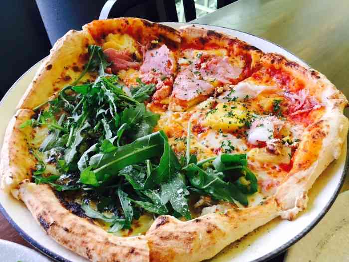 pizza bianca(万象城店)-"服务好!特别好!但批萨沙拉拼盘都实在是欣.