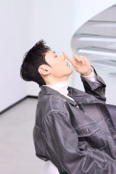 -一家只做男发烫染的店