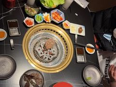 -山川小町·极番烧肉(新地假日广场店)