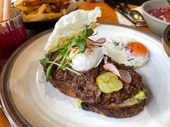 牛油果温泉蛋吐司-O'mills Sourdough Bakery&Bistro(永嘉路店)