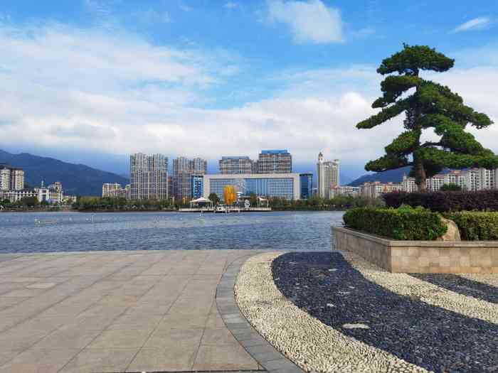 岭秀湖市民公园-"和姐妹们来湾里爬山 ,吃过午饭太饱了,这.
