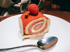 树莓开心果瑞士卷-北京望京凯悦酒店The Lounge大堂酒廊