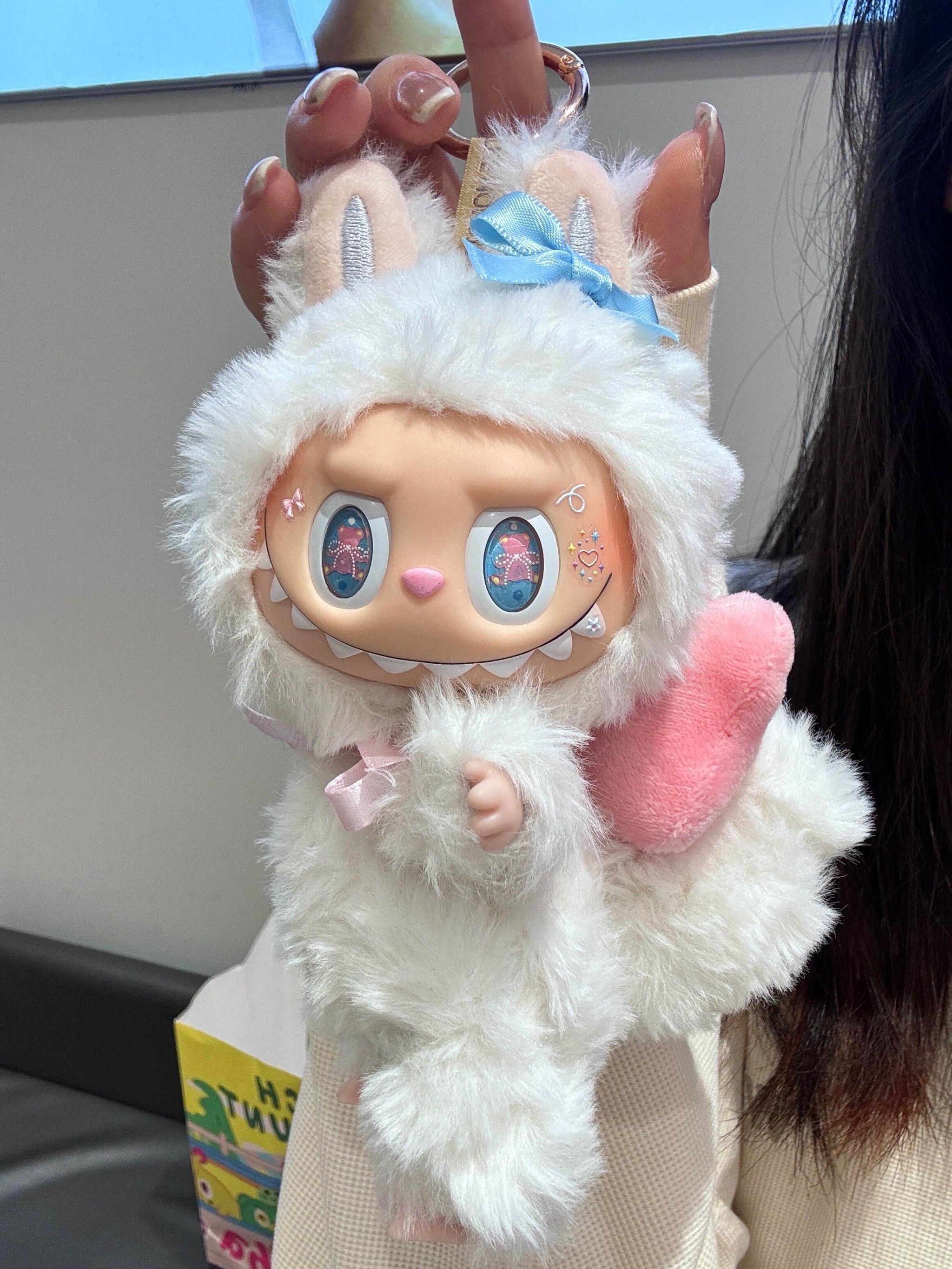 labubu小熊系列之奶油泡芙熊熊闪亮登场