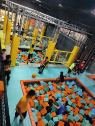 -蹦贝运动中心·蹦床·攀岩·闯关(龙岗店)