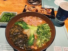 酸菜素米线-八月美食小馆(银泰城总店)
