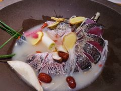 -咕嘟草帽鱼·牛奶一样的鲜鱼汤(天鹅湖万达广场店)