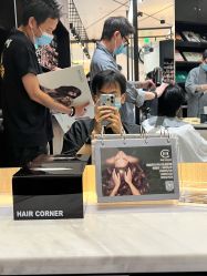 -HAIR CORNER