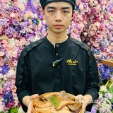 武汉太超前了 服务生颜值都这么高了吗⁉️