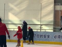 -成都冰纷万象滑冰场