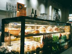 面包甜点陈列柜-HELLO 27 意面·沙拉·帕尼尼