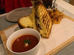 -The Sunny Side Cafe Station 1