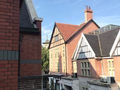 -钟书阁(松江泰晤士小镇店)