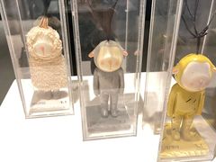 面包甜点陈列柜-鲜艳西餐厅(衡山路十二号华邑店)