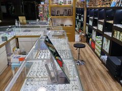 -MiRi眼镜连锁·蔡司·尼康控优点合作店(莘庄店)