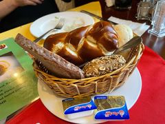 面包筐-申德勒加油站餐厅(三里屯北小街店)