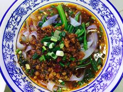 -渝之汇牛肉豌杂面