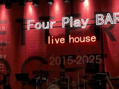 -FOUR PLAY BAR