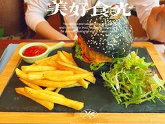 -香格里拉鱼跃地中海西餐厅·牛排披萨