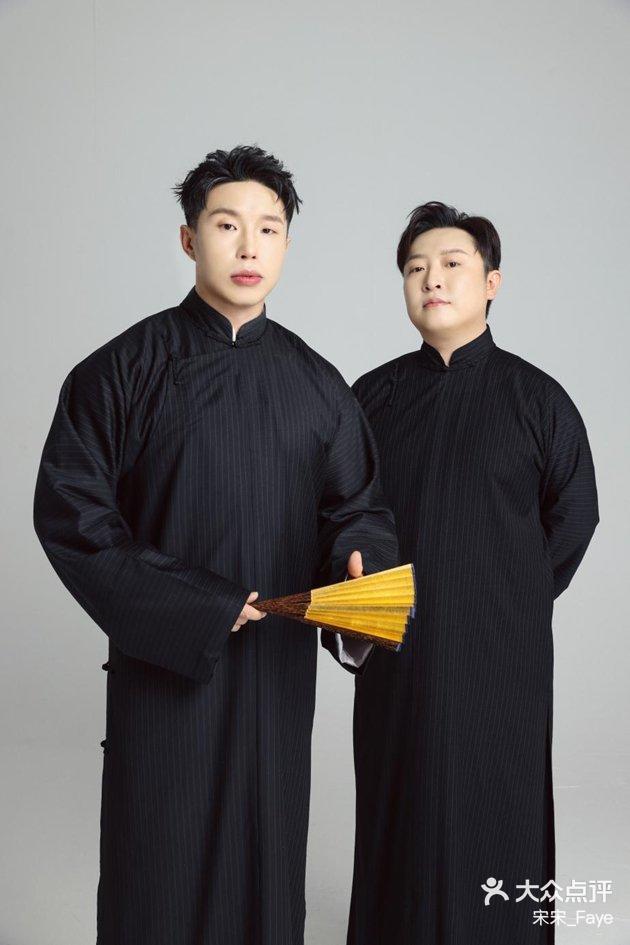 推荐理由:德云社是中国最著名的大型专业相声社团之一用方言以及话剧