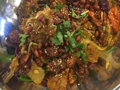 -愉肴麻辣香锅(中北镇店)