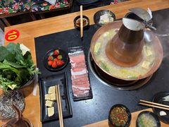 -果松木炭酸菜铜火锅·外婆参鸡汤