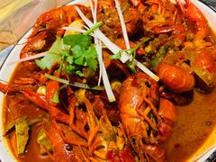 -虾弄弄海派小龙虾·牛羊蝎子火锅