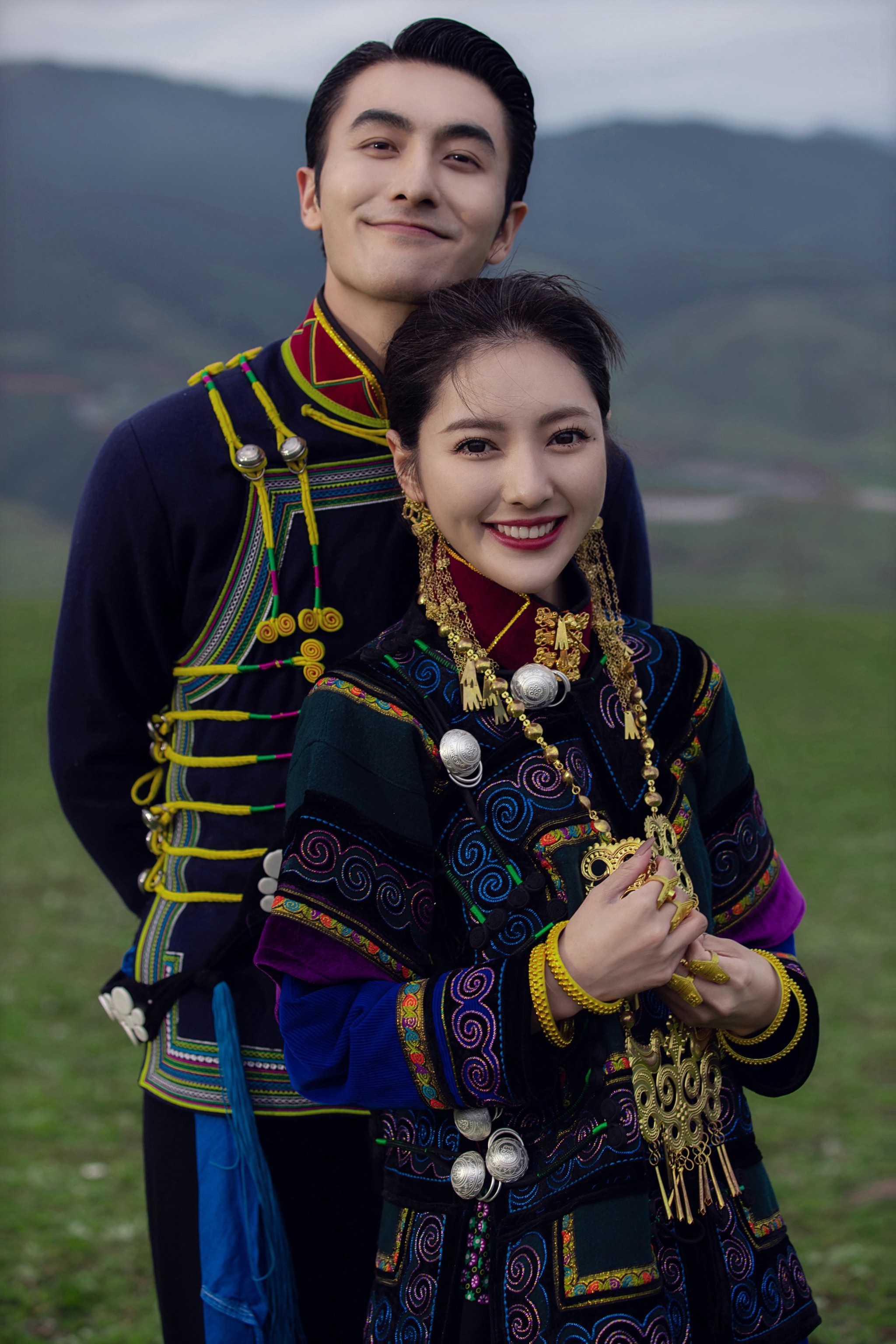 西昌彝族婚纱照