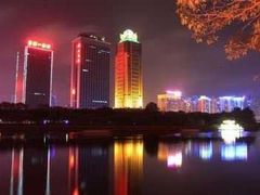 景点-万绿园