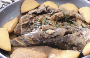 Sauce-Braised Small Fish