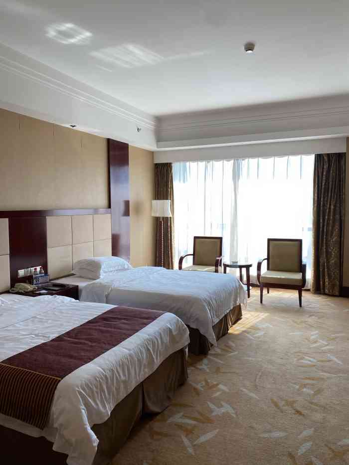 张家界大成山水国际大酒店-"游客很多,估计人手不够忙不过来.