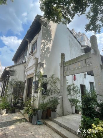 小娄巷虽然不大，但是确实有逛头，环境布置就觉得挺不错