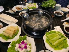 -东椰·海南椰子鸡火锅(朝阳门店)